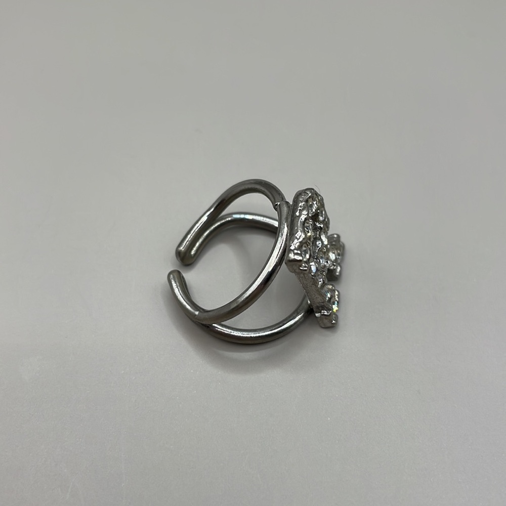 VINTAGE Crystal “R” Ring - Picture 6 of 6